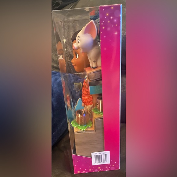 Disney Moana Doll + Accessories - Picture 2 of 2